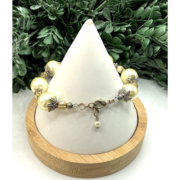 Vintage-Style Faux Pearl and Crystal Bracelet With Silver-Tone Floral Accents - Picture 6 of 6